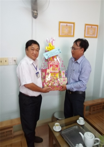 Phó Chủ Tịch huyện Bắc Bình: Trần Thanh Toàn chúc mừng đội ngũ y, bác sĩ, cán bộ nhân viên y tế của Trung tâm Y tế huyện Bắc Bình 