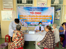 Trung tâm Y tế huyện Bắc Bình tổ chức chiến dịch truyền thông lồng ghép cung cấp dịch vụ khám sức khỏe, sàng lọc một số bệnh ở người cao tuổi” năm 2024